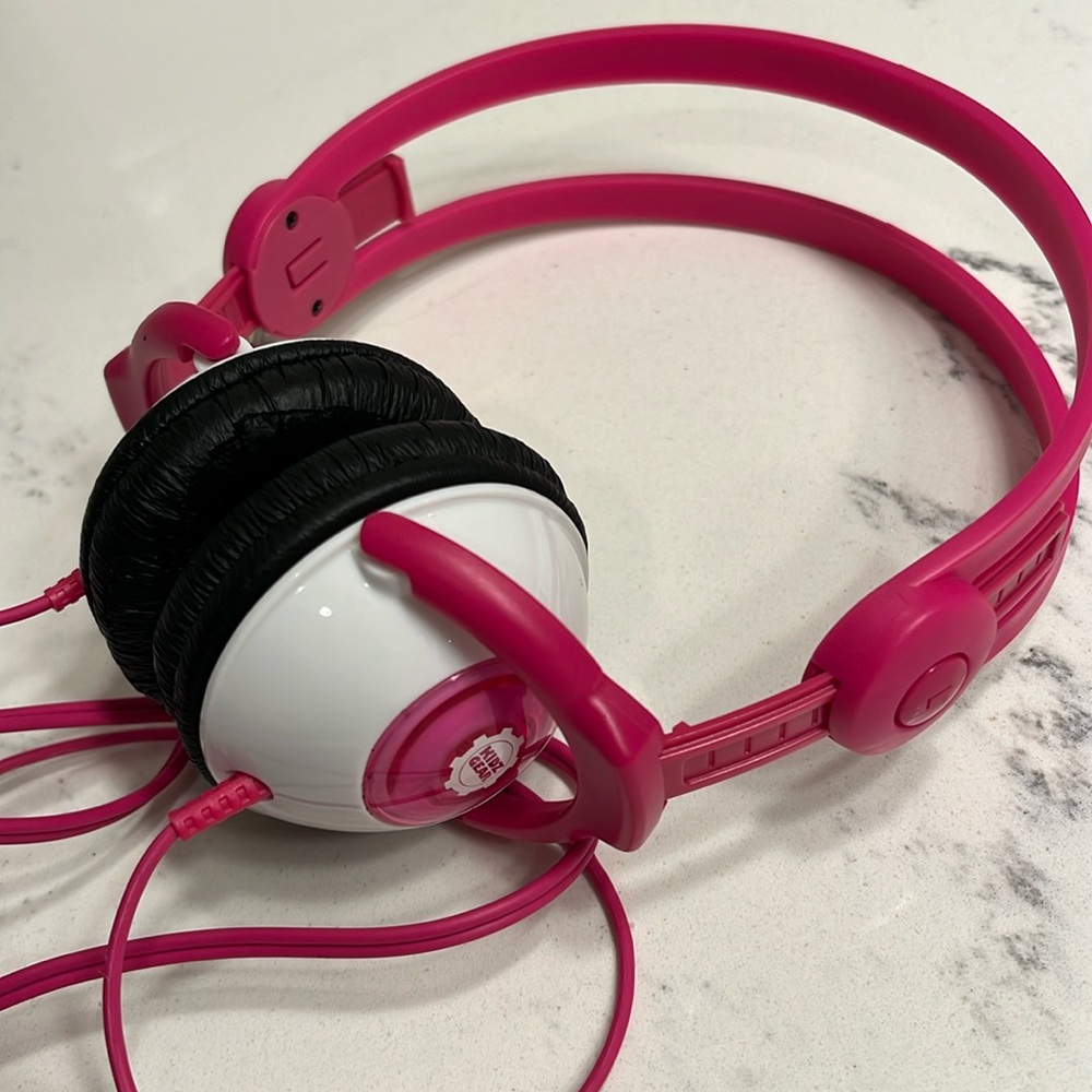 Wired headphones for kids